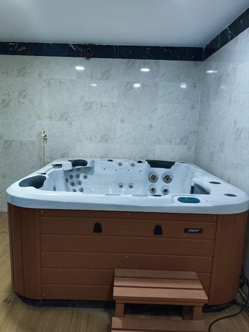 Bathroom in 3 BHK Apartment at Gomti Nagar – for Rent