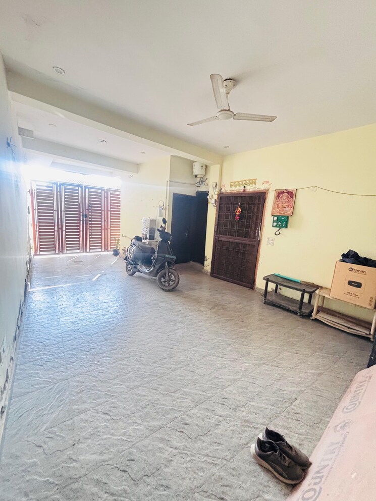  Parking, ireo-gurgaon-hills 6 Bedroom 120 Sq.Yd. Independent House In Gurgaon Faridabad Road Gurgaon 8385389