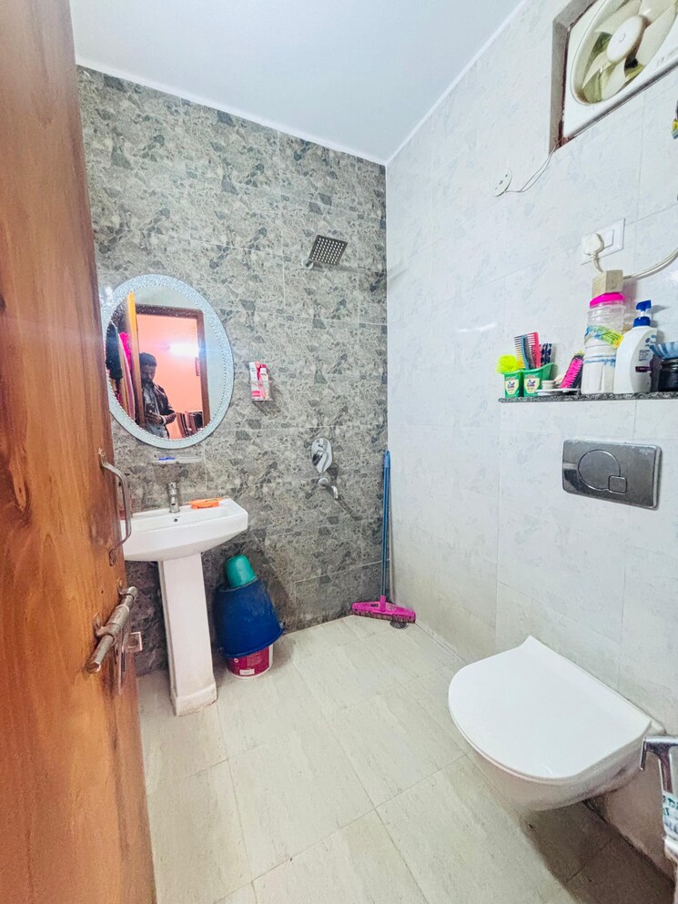 Bathroom, ireo-gurgaon-hills 6 Bedroom 120 Sq.Yd. Independent House In Gurgaon Faridabad Road Gurgaon 8385389