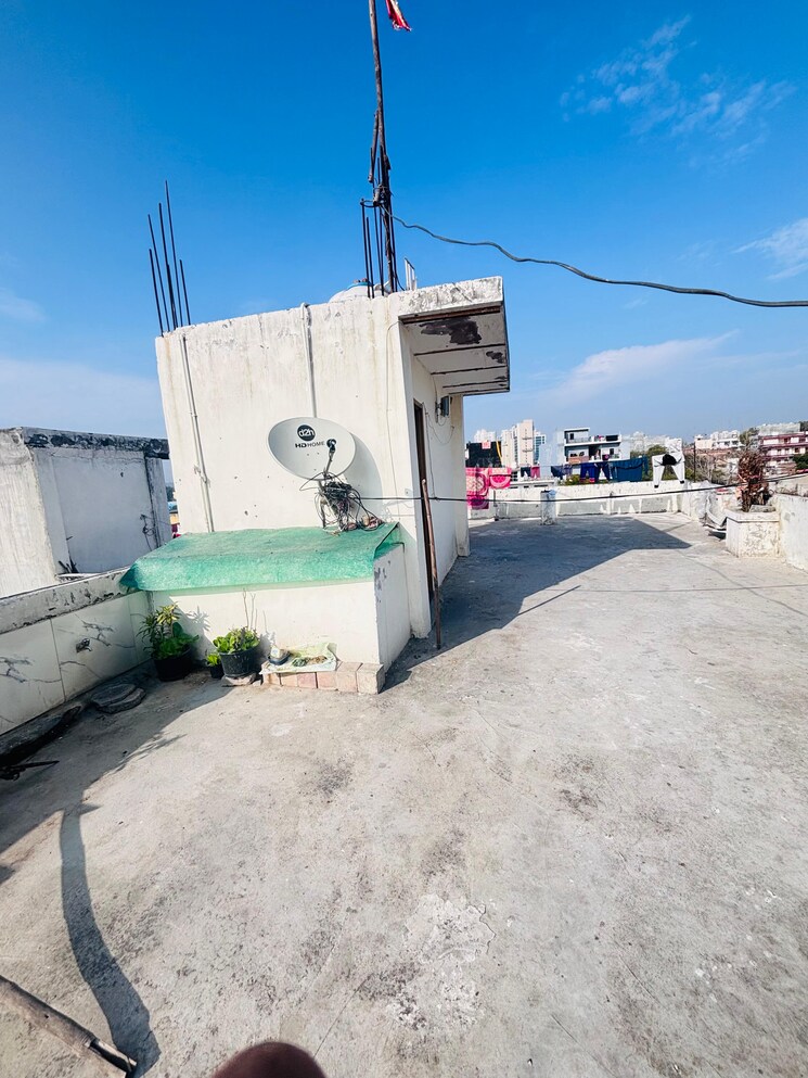 Terrace, ireo-gurgaon-hills 6 Bedroom 120 Sq.Yd. Independent House In Gurgaon Faridabad Road Gurgaon 8385389