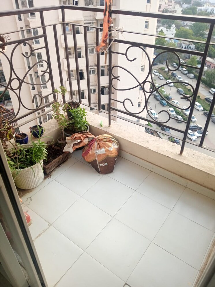 Balcony, signature-global-the-millennia 2 Bedroom 552 Sq.Ft. Apartment In Sector 37d Gurgaon 8385442