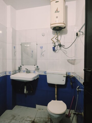 Master Bedroom in 2 BHK Builder Floor at Paryavaran Complex – for Rent