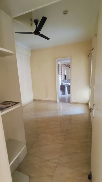 Room in 2 BHK Apartment at Gaur City 7th Avenue, Sector 4, Greater Noida – for Rent