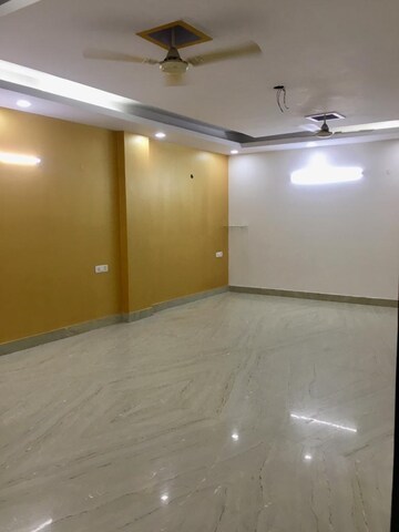 Room in 3 BHK Builder Floor at Paryavaran Complex – for Rent
