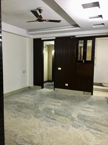Room in 3 BHK Builder Floor at Paryavaran Complex – for Rent