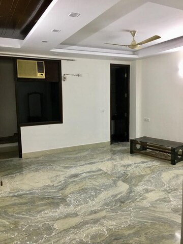 Room in 3 BHK Builder Floor at Paryavaran Complex – for Rent
