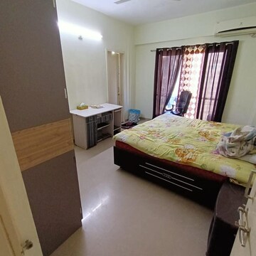 Bedroom in 4 BHK Apartment at Makarba – for Rent