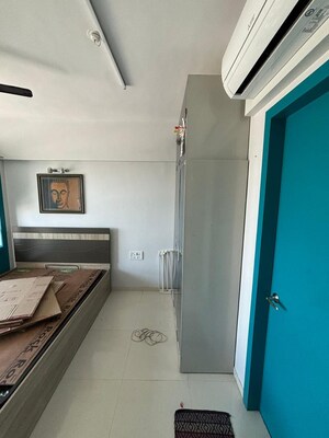 Furnished Amenities in 2 BHK Apartment at Sheth Midori, Dahisar East – for Sale