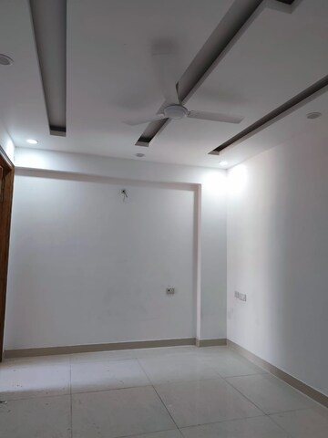 Room in 3 BHK Apartment at Gomti Nagar – for Rent