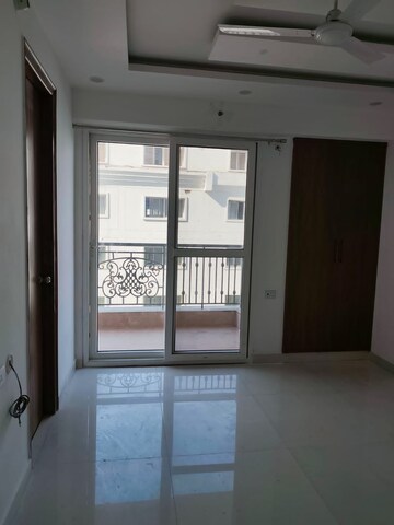 Room in 3 BHK Apartment at Gomti Nagar – for Rent