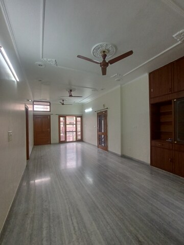 Room in 3 BHK Independent House at Sector 7 – for Rent