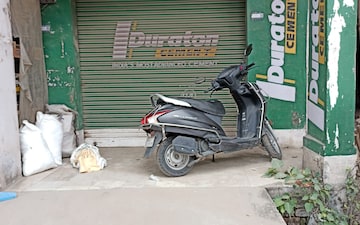 Showroom For Sale in Jalbera Road