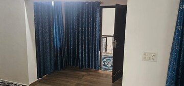 Room in 3 BHK Builder Floor at Paryavaran Complex – for Rent