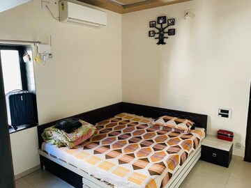 Bedroom in 2 BHK Apartment at Makarba – for Rent