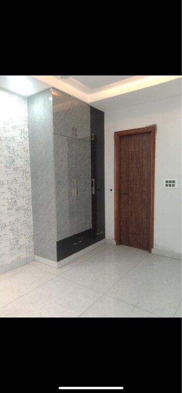 Room in 3 BHK Builder Floor at Sector 43 – for Sale