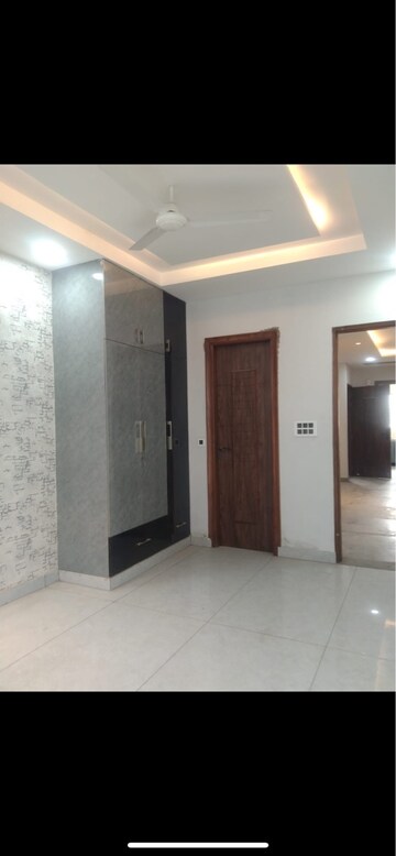 Room in 3 BHK Builder Floor at Sector 43 – for Sale