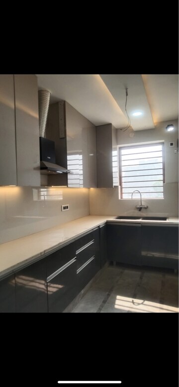 Kitchen in 3 BHK Builder Floor at Sector 43 – for Sale