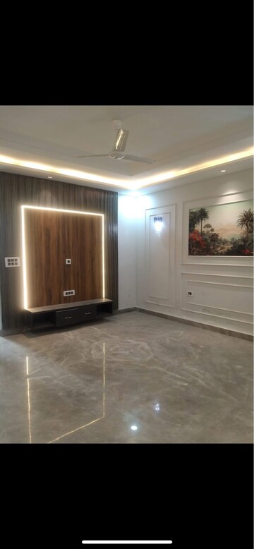 Room in 3 BHK Builder Floor at Sector 43 – for Sale