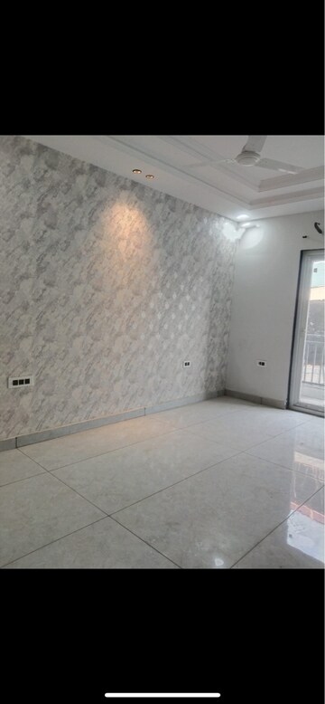 Room in 3 BHK Builder Floor at Sector 43 – for Sale