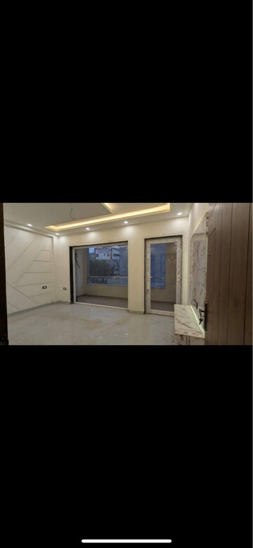 Building Lobby in 4 BHK Builder Floor at Sector 43 – for Sale