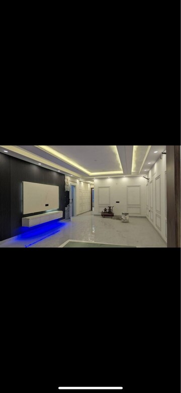 Building Lobby in 4 BHK Builder Floor at Sector 43 – for Sale