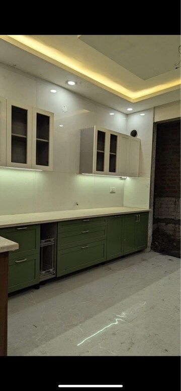 Kitchen in 4 BHK Builder Floor at Sector 43 – for Sale