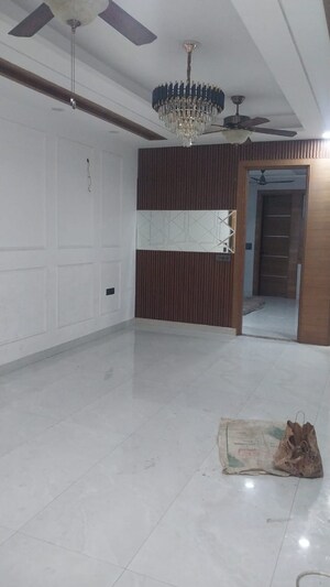 Room in 3 BHK Builder Floor at Indrapuram – for Sale