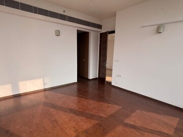 Room in 4 BHK Apartment at M3M Golf Estate, Sector 65 – for Rent