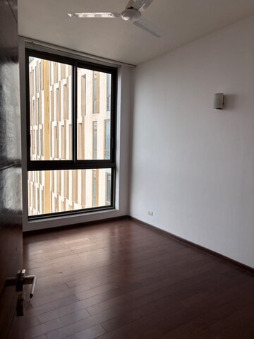 Room in 4 BHK Apartment at M3M Golf Estate, Sector 65 – for Rent