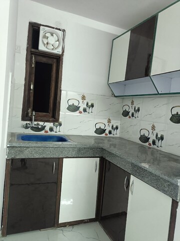 Furnished Amenities in 1.5 BHK Builder Floor at Paryavaran Complex – for Rent