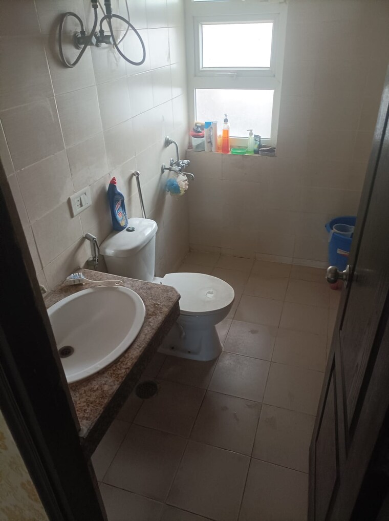Bathroom, klj-greens 2 Bedroom 964 Sq.Ft. Apartment In Sector 77 Faridabad 8385736