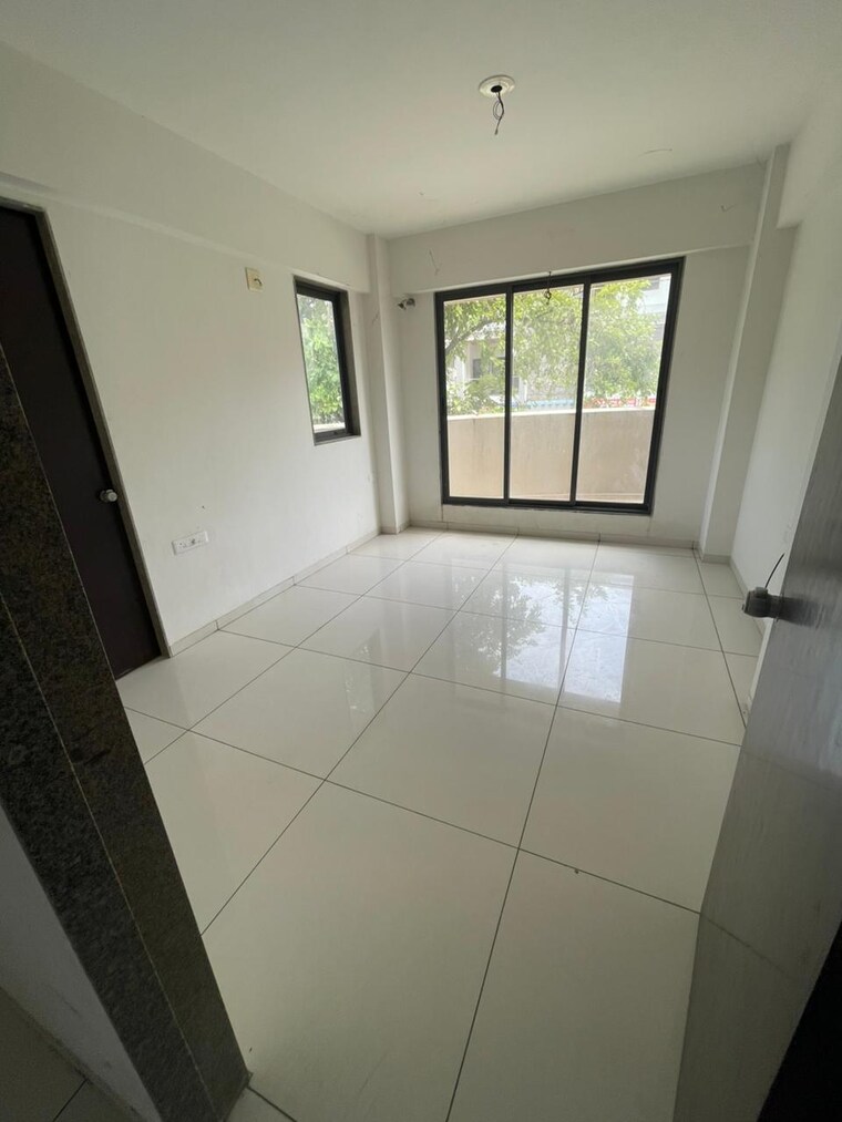 Room, science city 2 Bedroom 270 Sq.Yd. Apartment In Science City Ahmedabad 8385905