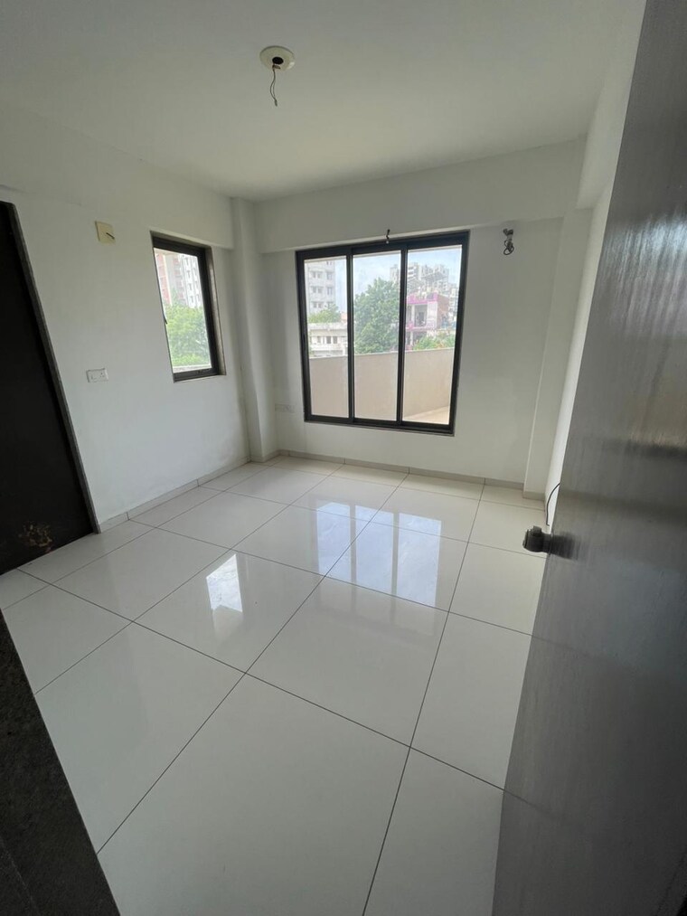 Room, science city 2 Bedroom 270 Sq.Yd. Apartment In Science City Ahmedabad 8385905