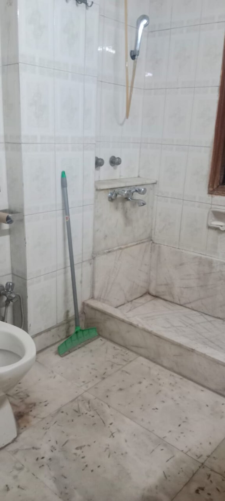 Bathroom, chittaranjan park 2 Bedroom 1100 Sq.Ft. Builder Floor In Chittaranjan Park Delhi 8385808