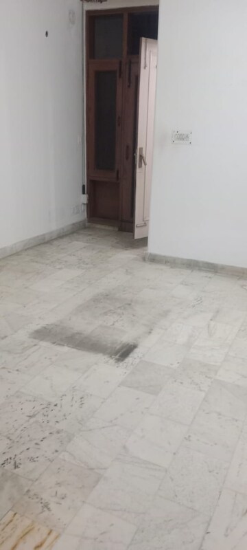 Room in 2 BHK Builder Floor at Chittaranjan Park – for Sale