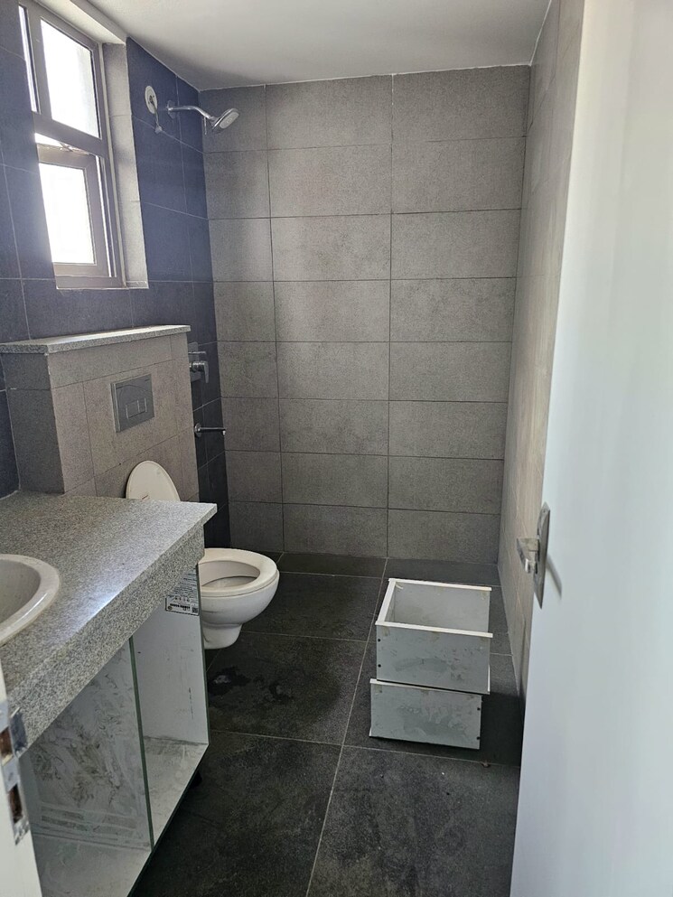 Bathroom, paras-dews 3 Bedroom 1760 Sq.Ft. Apartment In Sector 106 Gurgaon 8385815