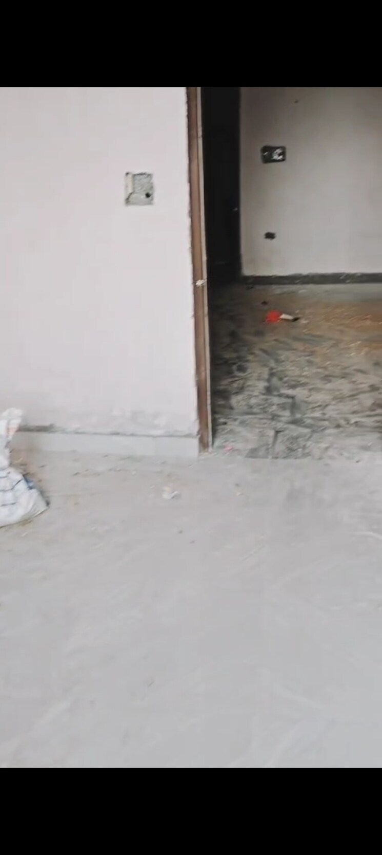 Room, new ashok nagar 3 Bedroom 80 Sq.Yd. Builder Floor In New Ashok Nagar Delhi 8385848