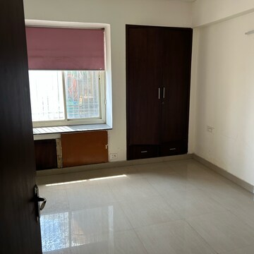 Room in 2 BHK Apartment at Jal Vayu Vihar Noida, Sector 21 – for Rent