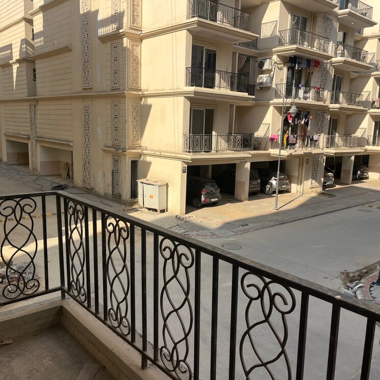 Balcony, signature-global-park-4-and-5 2 Bedroom 1022 Sq.Ft. Apartment In Sohna Sector 34 Gurgaon 8385853