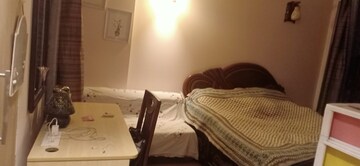 Bedroom in 3.5 BHK Builder Floor at Auram Floor, South City 2 – for Rent