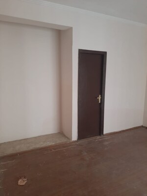 Room in 2 BHK Apartment at Amrapali Golf Homes, Sector 4 Greater Noida – for Sale