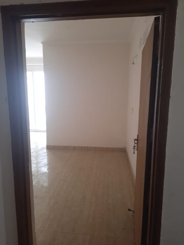 Room in 2 BHK Apartment at Amrapali Golf Homes, Sector 4, Greater Noida – for Sale