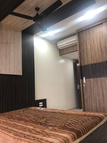 Room in 2 BHK Apartment at Windermere CHS Andheri West, Andheri West – for Rent