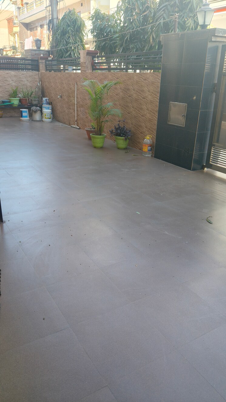 Room, ambala highway 6 Bedroom 235 Sq.Yd. Independent House In Ambala Highway Zirakpur 8385970