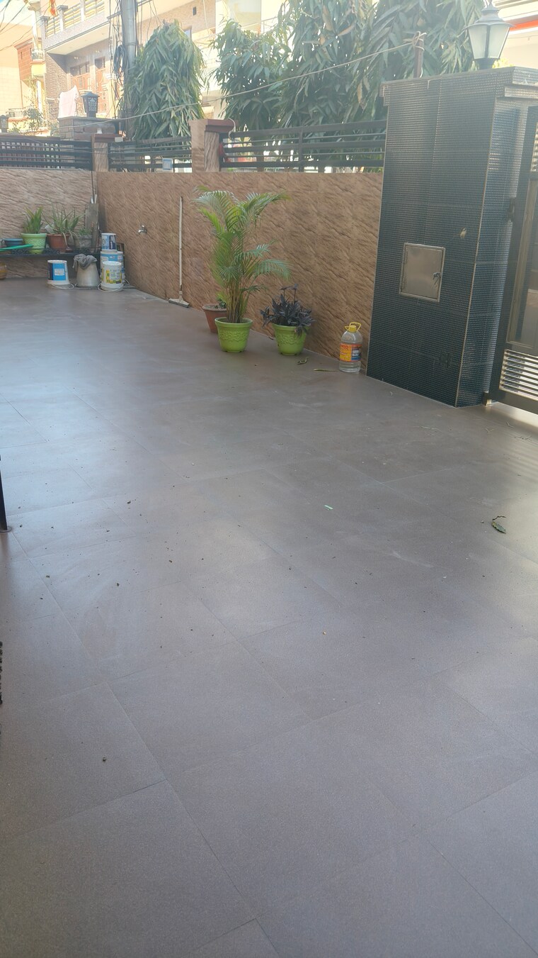 Room, ambala highway 6 Bedroom 235 Sq.Yd. Independent House In Ambala Highway Zirakpur 8385970