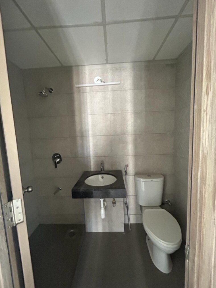 Bathroom, piramal-vaikunth 4 Bedroom 1100 Sq.Ft. Apartment In Balkum Pada Thane 8385971