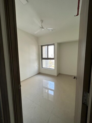 Room in 4 BHK Apartment at Piramal Vaikunth, Balkum Pada – for Sale