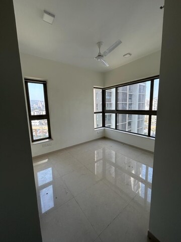 Room in 4 BHK Apartment at Piramal Vaikunth, Balkum Pada – for Sale