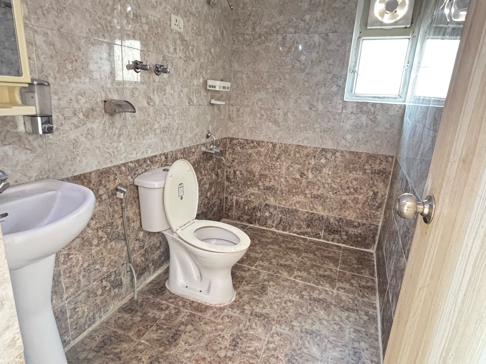 2.5 BHK + Study Room Apartment For Sale in Victoryone Central