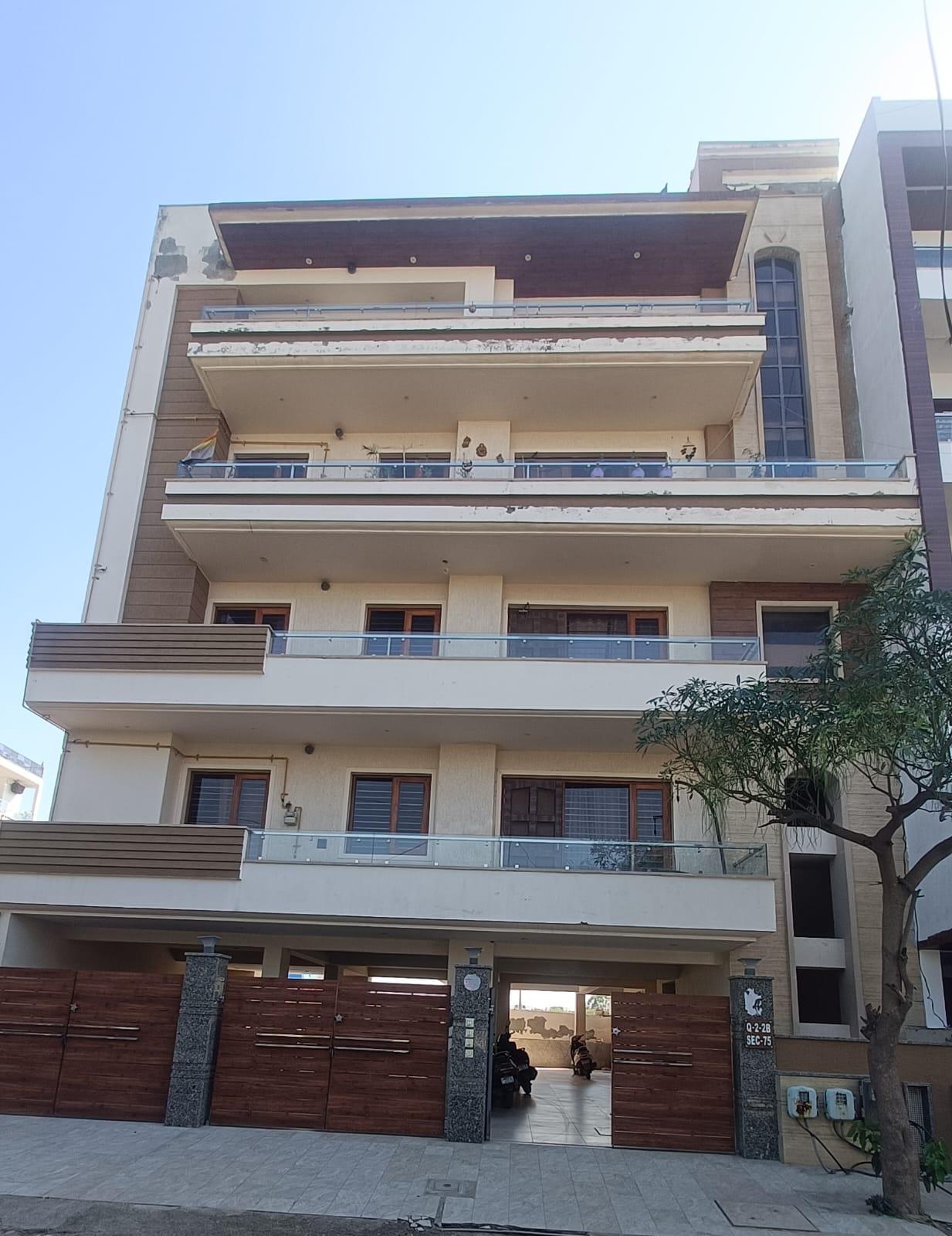 3 BHK + Pooja Room,Servant Room Builder Floor For Sale in BPTP Parkland Pride